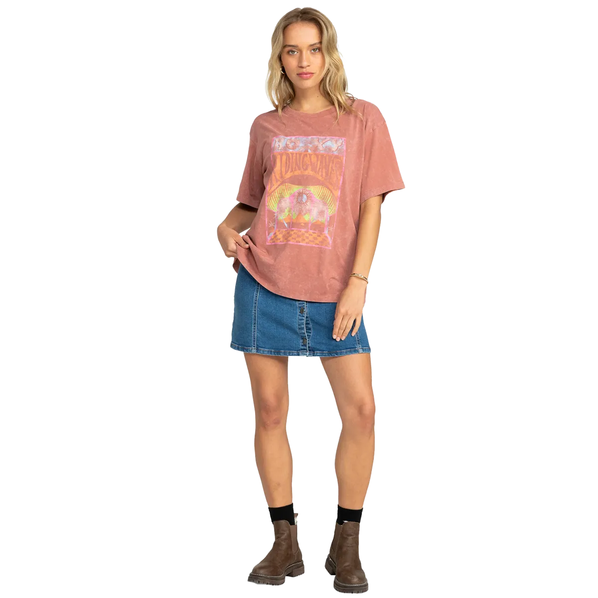 Women's Girl Need Love B Tee